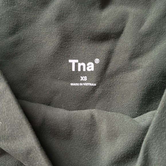 Aritzia TNA butter biker shorts 7’ - Picture 2 of 4